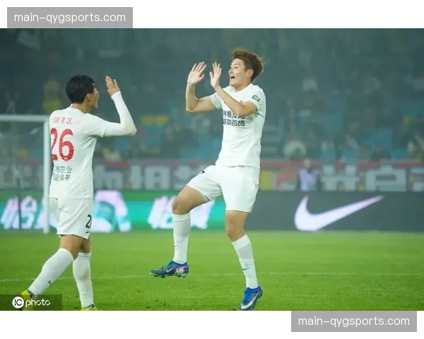 丁海峰飞踹染红影响球队战术 西海岸防线核心纪律性待加强